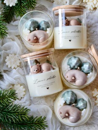 Zimní pohádka🤍🌲❄️🐻 sójová svíčka ve velké 450 ml skleničce se sladkou intenzivní vůní po sladkých pomerančích, krémové...