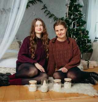 Mějte krásné Vánoce plné klidu, světla a lásky🎄🥰 Jsem tak vděčná, že svíčky z naší dílničky budou pod tolika stromečky🎄🥰🎁....